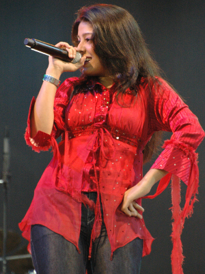 sunidhi chauhan singer